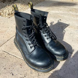 DR. MARTENS 1460 SMOOTH LEATHER